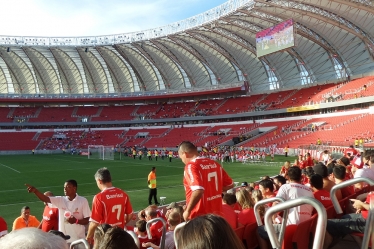 修建膜材体育场